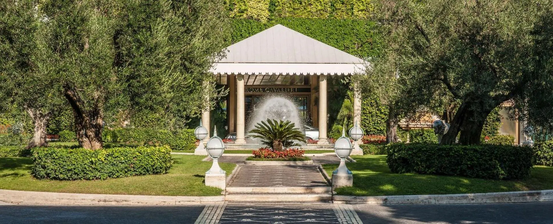 Rome Cavalieri, A Waldorf Astoria Hotel 5*,