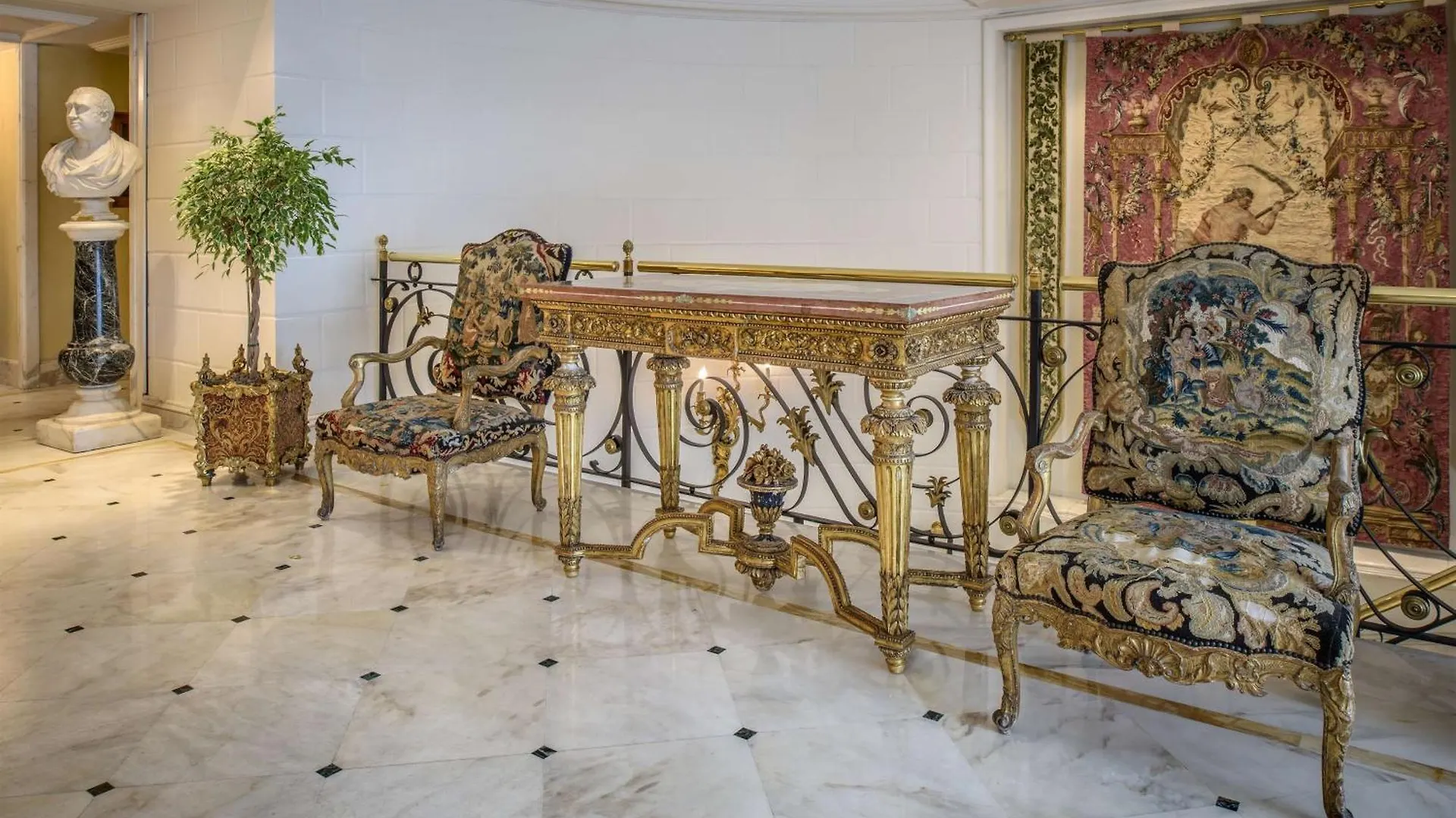 Rome Cavalieri, A Waldorf Astoria Hotel 5*,